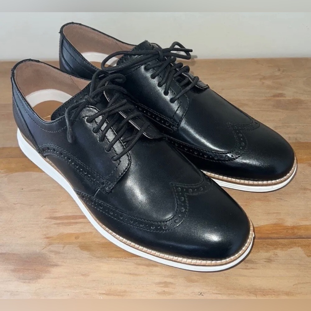 Cole Haan Original Grand Wingtip Oxfords (Men’s Size 8)